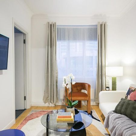 Perfectly Located 1 Bed Apartment Above Tube Station Londra Exterior foto