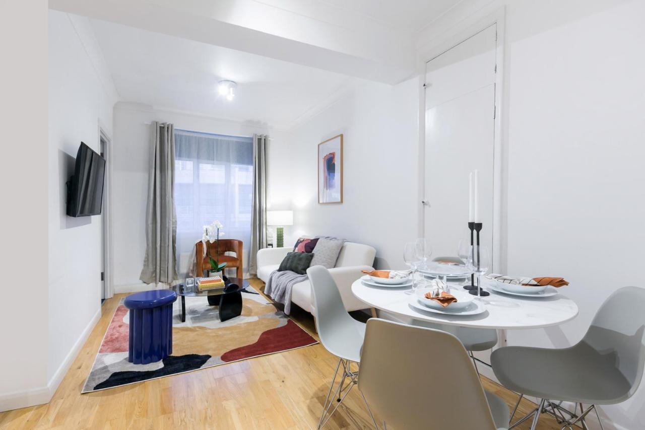 Perfectly Located 1 Bed Apartment Above Tube Station Londra Exterior foto